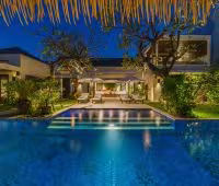 Villa Emmy, Villa bei Nacht