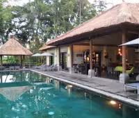 Villa Condense, Langer Swimmingpool